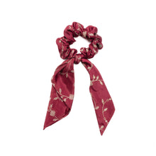 Load image into Gallery viewer, Daisy Scrunchie