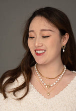 Load image into Gallery viewer, Everlasting Pearl Earrings in Gold