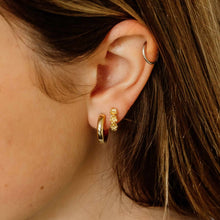 Load image into Gallery viewer, Flower Huggie Hoops