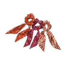 Load image into Gallery viewer, Daisy Scrunchie