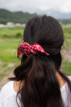 Load image into Gallery viewer, Daisy Scrunchie
