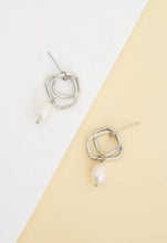 Load image into Gallery viewer, Everlasting Pearl Earrings in White Gold

