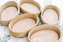 Load image into Gallery viewer, Oval Vine Bread Warmer Basket
