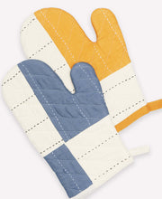 Load image into Gallery viewer, Quilted Patchwork Oven Mitt
