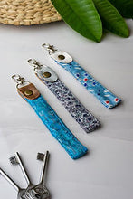 Load image into Gallery viewer, Lanyard Wristlet
