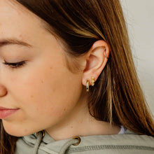 Load image into Gallery viewer, Flower Huggie Hoops
