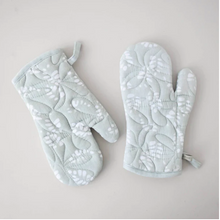 Load image into Gallery viewer, OVEN MITTS | BATIK
